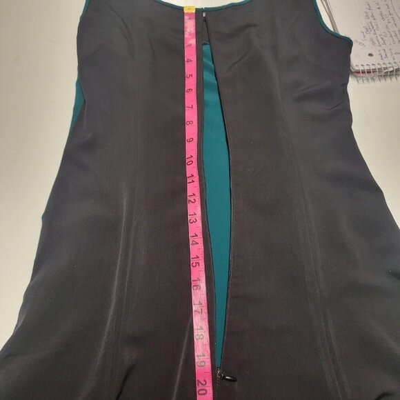 Green and Black Flare Dress - Picture 5 of 10